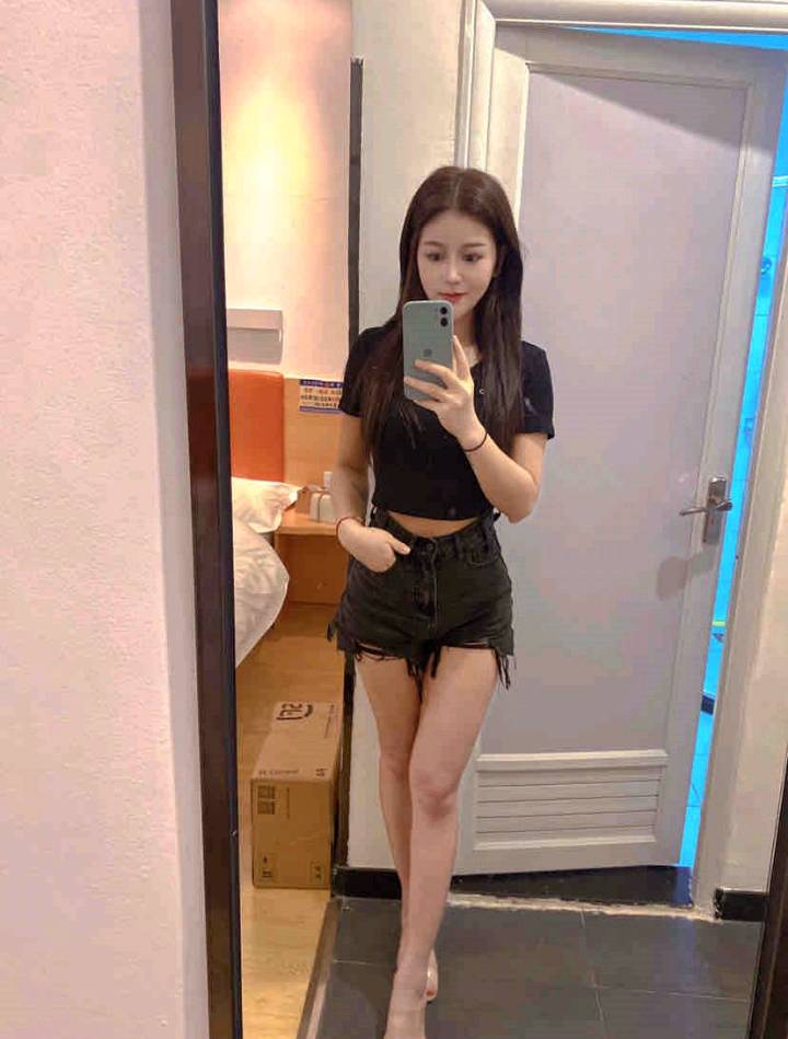 调休出来兼职的美女